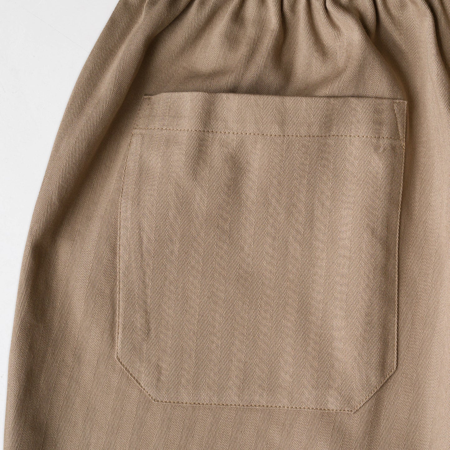 B-ball short HBT greige