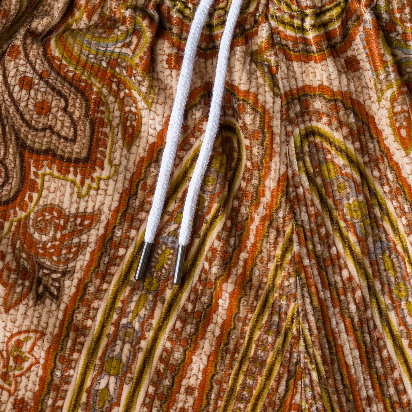 B-ball short motif paisley