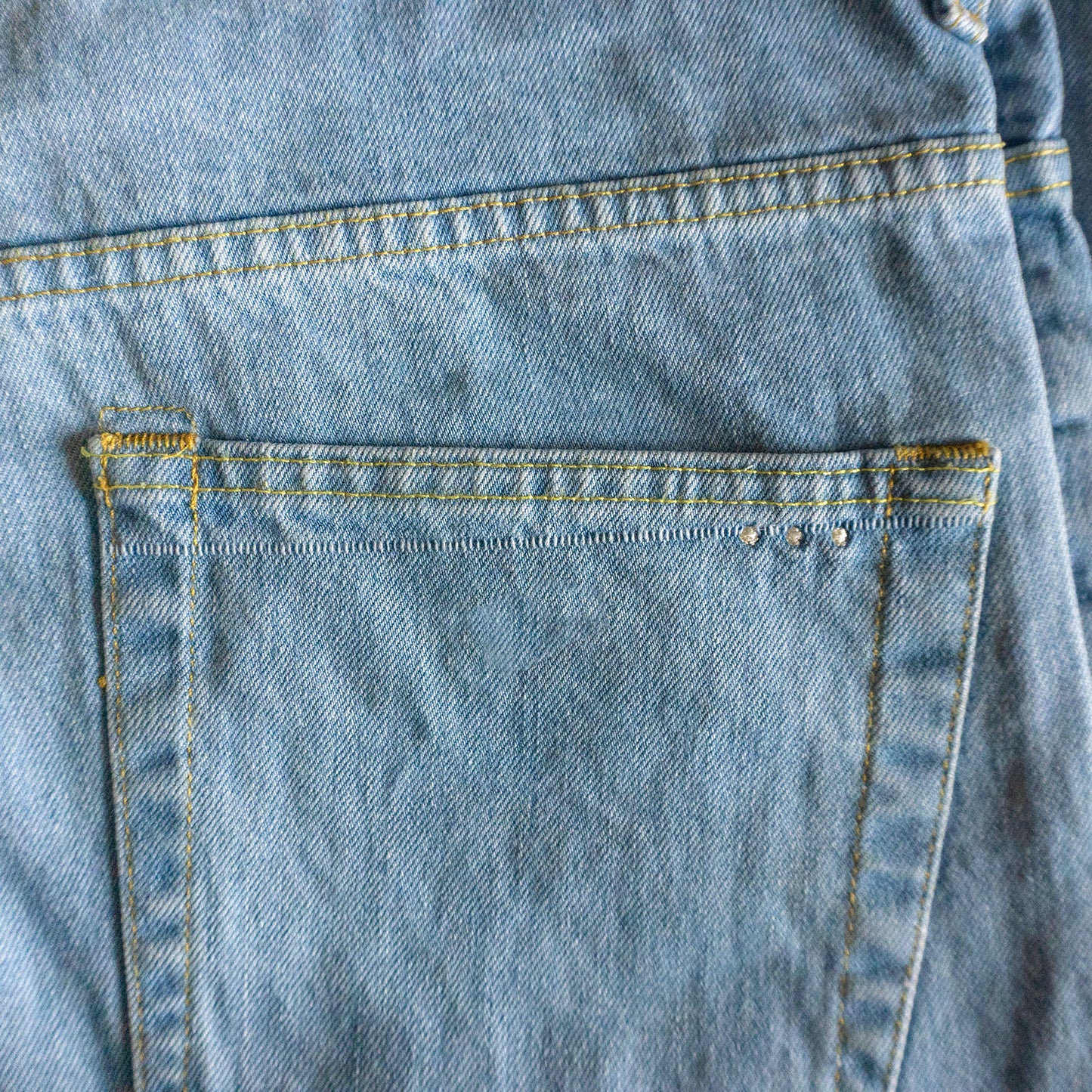 Loose Tapered Jeans (Bleach)